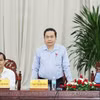 Chủ tịch Quốc hội Trần Thanh Mẫn và các đại biểu Quốc hội tỉnh Hậu Giang tiếp xúc cử tri. (Ảnh: Thống Nhất/TTXVN)