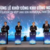 Lãnh đạo tỉnh Lạng Sơn và các đại biểu thực hiện nghi thức khởi công Khu Công nghiệp Việt Nam-Singapore Lạng Sơn. (Ảnh: Văn Đạt/ TTXVN)