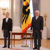 Đại sứ Vũ Quang Minh (trái) và Tổng thống Đức Frank-Walter Steinmeier tại Lễ trình Quốc thư. (Ảnh: Phương Hoa/TTXVN)