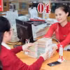 Khách hàng làm thủ tục vay vốn tại Agribank. (Ảnh: Trần Việt/TTXVN)