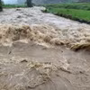 Nhiều tuyến đường đi các xã, thôn, bản tại huyện Trạm Tấu, Văn Chấn bị ngập lụt không qua lại được. (Ảnh: TTXVN phát)