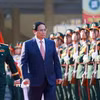 Thủ tướng Phạm Minh Chính duyệt đội danh dự. (Ảnh: Dương Giang/TTXVN)