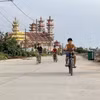 Tuyến đường giao thông nông thôn từ cồn An Vĩnh đi thắng cảnh Cổng Tò Vò được huyện Lý Sơn nâng cấp, cải tạo đưa vào sử dụng tháng 12/2022. (Ảnh: Phạm Cường/TTXVN)