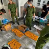 Hiện trường vụ bắt giữ các đối tượng cùng tang vật. (Nguồn: TTXVN phát)