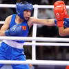 Võ sỹ boxing Hà Thị Linh liên tuc có những cú ra đòn trúng đích. (Ảnh: Hoàng Linh/TTXVN)