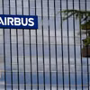Biểu tượng hãng máy bay Airbus tại trụ sở ở Saint-Martin du Touch, ngoại ô Toulouse, Pháp. (Ảnh: AFP/TTXVN)