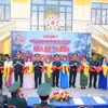 Bộ Chỉ huy các tỉnh, thành phố trong Khối thi đua Quân khu 7 và địa phương cắt băng khánh thành công trình. (Ảnh: Giang Phương/TTXVN)