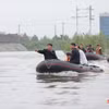 Nhà lãnh đạo Triều Tiên Kim Jong Un thị sát vùng ngập lụt tại tỉnh Bắc Phyongan ngày 31/7/2024. (Ảnh: KCNA/TTXVN)