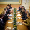 Tổng thống Ukraine Volodymyr Zelenskyy (thứ 3, phải), Ngoại trưởng Mỹ Antony Blinken (thứ 4, trái) và Ngoại trưởng Anh David Lammy (thứ 5, trái) tại cuộc họp ở Kiev ngày 11/9/2024. (Ảnh: AA/TTXVN)