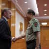 Cố vấn an ninh quốc gia Mỹ Jake Sullivan và Tướng Trương Hựu Hiệp, Phó Chủ tịch Quân ủy Trung ương Trung Quốc. (Ảnh: AP)