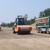 Thi công trên tuyến đường cao tốc Bắc-Nam đoạn qua tỉnh Bình Định. (Ảnh: Sỹ Thắng/TTXVN)