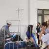 Các công nhân bị bỏng trong vụ cháy được điều trị tại Bệnh viện Đa khoa huyện Đông Hưng. (Ảnh: TTXVN phát)