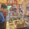 Khách tham quan triển lãm. (Ảnh: Mai Trang/TTXVN)