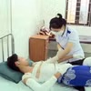 Một thiếu niên tại trú tại huyện Đắk R’lấp, tỉnh Đắk Nông bị bỏng nặng khi tự chế tạo pháo. (Ảnh: TTXVN phát)