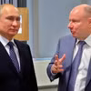 Tỷ phú người Nga Vladimir Potanin (phải) và Tổng thống Nga Vladimir Putin. (Ảnh: RFERL)