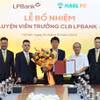 Ông Vũ Tiến Thành chính thức được trao bổ nhiệm làm Huấn luyện viên trưởng câu lạc bộ Bóng đá LPBank Hoàng Anh Gia Lai. (Ảnh: Vietnam+)
