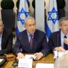 Thủ tướng Israel Benjamin Netanyahu (giữa) chủ trì cuộc họp nội các ở Tel Aviv ngày 31/3/2023. (Ảnh: AFP/TTXVN)