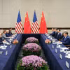 Chủ tịch Trung Quốc Tập Cận Bình và Tổng thống Mỹ Joe Biden tại cuộc gặp ở Lima (Peru), ngày 16/11/2024. (Ảnh: THX/TTXVN)