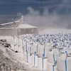 Lithium được sấy khô và nén chặt trong các bãi muối của sa mạc Atacama ở Chile. (Nguồn: National Geographic)