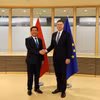 Bộ trưởng Bộ Công Thương Nguyễn Hồng Diên và Phó Chủ tịch EC kiêm Cao ủy Thương mại EU Valdis Dombrovskis. (Ảnh: Hương Giang/TTXVN)