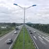 Phương tiện lưu thông trên một đoạn tuyến cao tốc đã được đưa vào vận hành và khai thác. (Ảnh: PV/Vietnam+)