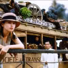 Dấu ấn sông nước miền Tây xuất hiện ấn tượng trong "Người tình." Bộ phim khởi quay tại Việt Nam năm 1986, hoàn thành năm 1990 và ra mắt chính thức năm 1992.