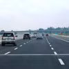 Phương tiện lưu thông trên tuyến cao tốc Hà Nội-Hải Phòng. (Ảnh: Việt Hùng/Vietnam+)