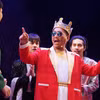 Vở kịch “Bộ quần áo mới của hoàng đế” do các nghệ sỹ Nhà hát Kịch Việt Nam thể hiện. (Ảnh: PV/Vietnam+)