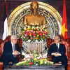 Tổng Bí thư Nguyễn Phú Trọng trên cương vị là Chủ tịch Quốc hội đón tiếp Tổng thống Palestine Mahmoud Abbas tại Hà Nội ngày 24/5/2010. (Ảnh: TTXVN)