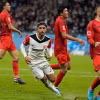 Omar Marmoush (áo trắng) khiến Bayern mất chiến thắng ở phút bù giờ. (Nguồn: