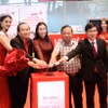 Phó Chủ tịch UBND thành phố Đà Nẵng Nguyễn Thị Anh Thi (giữa) và các đại biểu thực hiện nghi thức nhấn nút khai trương đường bay mới Đà Nẵng-Ahmedabad (Ấn Độ). (Ảnh: Trần Lê Lâm/TTXVN)