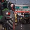 Nông dân phong tỏa tuyến đường trong cuộc biểu tình tại Krakow (Ba Lan) ngày 20/3/2024. (Ảnh: PAP/TTXVN)
