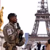 Binh sỹ Pháp tuần tra tại Thủ đô Paris, ngày 25/3/2024. (Ảnh: THX/TTXVN)