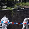 Nhân viên pháp y tại hiện trường vụ tấn công bên ngoài đại sứ quán Israel ở Belgrade (Serbia), ngày 29/6/2024. (Nguồn: The Guardian)