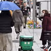 Robot của Uber Eats trình diễn dịch vụ giao hàng bằng robot của Uber Eats tại trung tâm thành phố Tokyo, ngày 5/3/2024. (Nguồn: AFP/CNA)