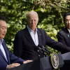 Thủ tướng Nhật Bản Fumio Kishida (phải), Tổng thống Mỹ Joe Biden (giữa), Tổng thống Hàn Quốc Yoon Suk Yeol tại cuộc gặp họp báo ở Trại David, Maryland (Mỹ), ngày 18/8/2023. (Ảnh: AFP/TTXVN)