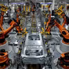 Robot tự động lắp ráp một chiếc SUV tại cơ sở sản xuất BMW ở Greer, Nam Carolina (Mỹ). (Nguồn: Reuters)