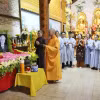 Các tăng ni, phật tử tại Lào đang cùng nhau thắp hương tưởng nhớ Tổng Bí thư Nguyễn Phú Trọng. (Ảnh: Đỗ Bá Thành/TTXVN)