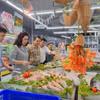 Lãnh đạo Vụ thị trường trong nước và Sở Công Thương Hà Nội kiểm tra việc cung ứng hàng hóa chiều 6/9. (Ảnh: PV/Vietnam+)