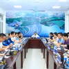 Phó Tổng giám đốc EVN Phạm Hồng Phương chủ trì cuộc họp giao ban công trường Dự án Nhà máy Thủy điện Hòa Bình mở rộng. (Ảnh: Evn) 