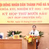 Giám đốc Sở Tư pháp Hà Nội Ngô Anh Tuấn trình bày Tờ trình tại Kỳ họp Hội đồng Nhân dân thành phố ngày 15/5. (Ảnh: PV/Vietnam+)