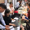 Người dân mua vàng tại Hà Nội. (Ảnh: Đức Duy/Vietnam+)