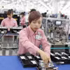 Dây chuyền sản xuất điện thoại của Công ty Samsung. (Ảnh: TTXVN)