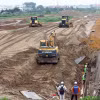 Nhà thầu Vinaconex thi công tại gói thầu số 9 trên địa bàn huyện Hoài Đức. (Ảnh: Huy Hùng/TTXVN)