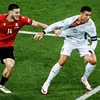 Ronaldo lại gây chú ý khi cãi cọ tay đôi với các cầu thủ Gruzia