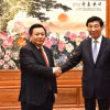 Ông Nguyễn Xuân Thắng hội kiến ông Vương Hộ Ninh, Ủy viên Thường vụ Bộ Chính trị, Chủ tịch Chính hiệp toàn quốc Trung Quốc. (Ảnh: Quang Hưng/TTXVN)
