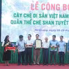 Hội Bảo vệ thiên nhiên và Môi trường Việt Nam công bố và trao quyết định công nhận 1.324 cây chè Shan tuyết của tỉnh Hà Giang là Cây Di sản Việt Nam. (Ảnh: Nam Thái/TTXVN)