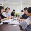 Các doanh nghiệp Việt Nam trao đổi về cơ hội cung ứng cho Tập đoàn AEON Nhật Bản tại Hội thảo. (Ảnh: Xuân Anh/TTXVN) 