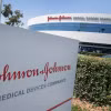 Trụ sở hãng Johnson & Johnson tại Irvine, California, Mỹ. (Ảnh: AFP/TTXVN)
