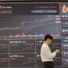 Biểu đồ giá Bitcoin tại Seoul, Hàn Quốc, ngày 4/12/2023. (Ảnh: Yonhap/TTXVN)